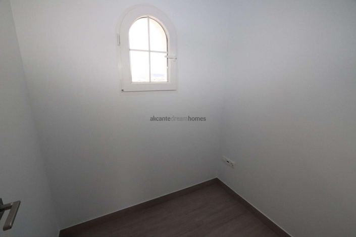 Image No.20-4 Bed Villa for sale