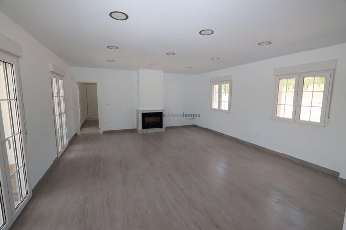 Image No.25-4 Bed Villa for sale