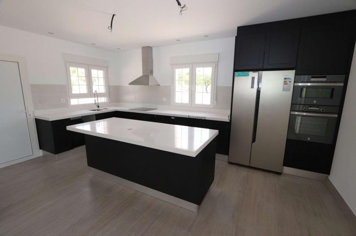 Image No.3-4 Bed Villa for sale