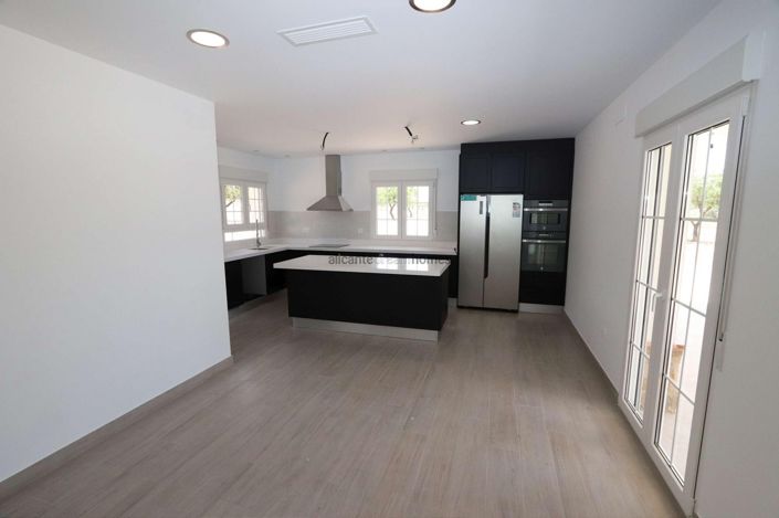 Image No.30-4 Bed Villa for sale