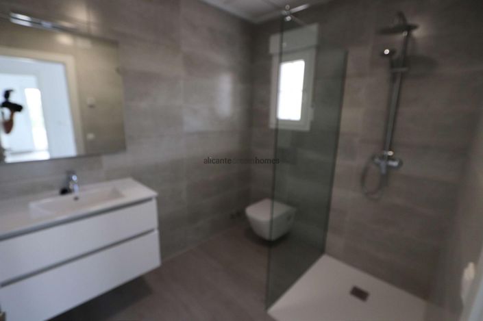 Image No.8-4 Bed Villa for sale