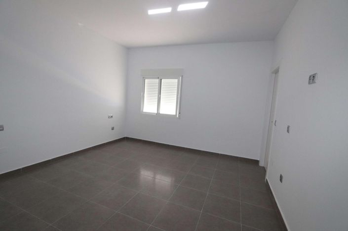 Image No.32-Commercial de 11 chambres à vendre à Fortuna
