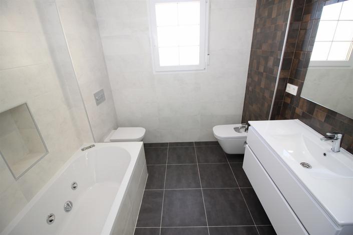 Image No.10-4 Bed Villa for sale