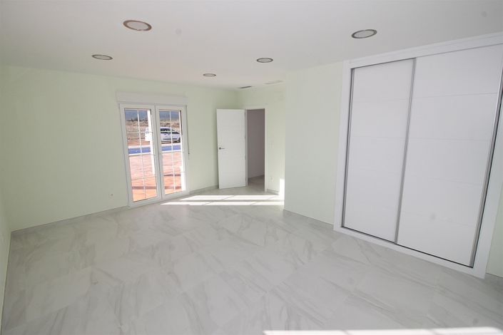 Image No.13-4 Bed Villa for sale