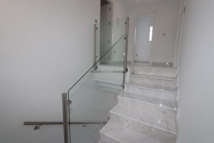 Image No.18-4 Bed Villa for sale