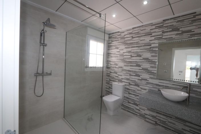 Image No.21-4 Bed Villa for sale