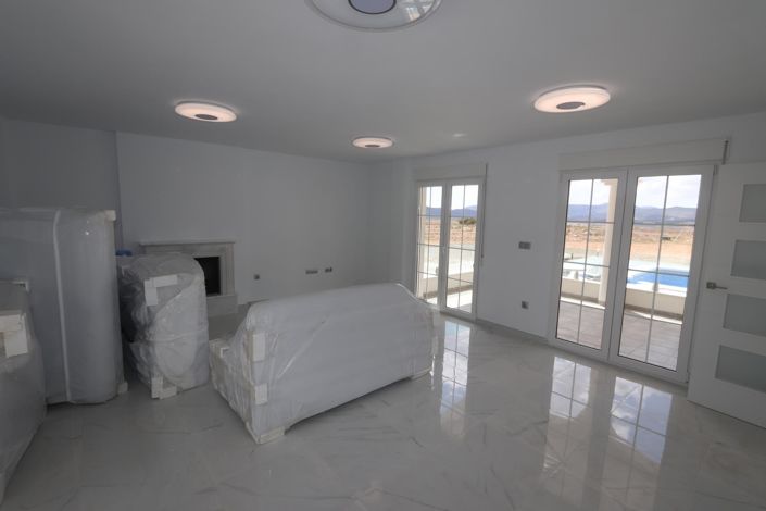 Image No.9-4 Bed Villa for sale