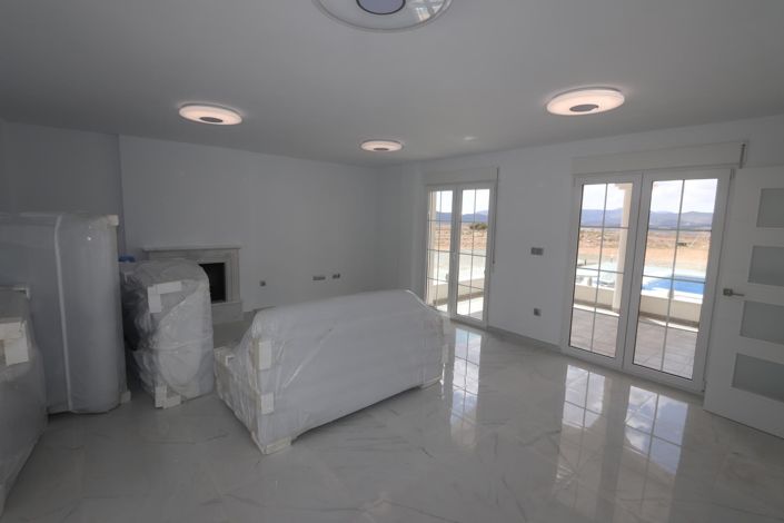 Image No.9-4 Bed Villa for sale