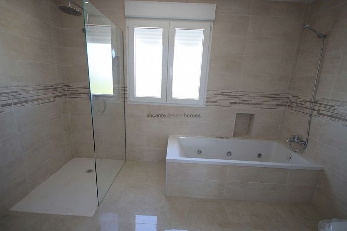 Image No.23-4 Bed Villa for sale