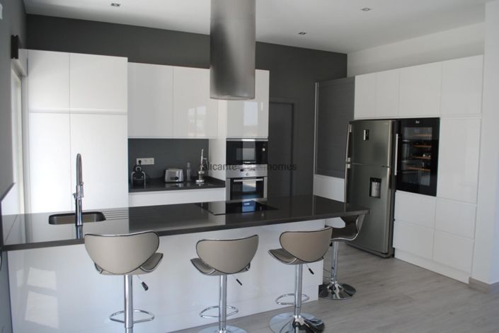 Image No.41-4 Bed Villa for sale