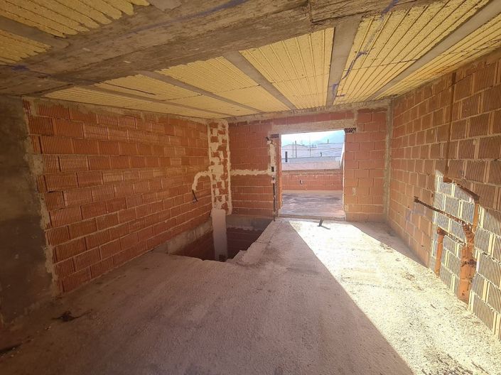 Image No.19-4 Bed Townhouse for sale