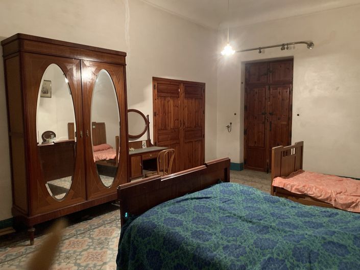 Image No.21-7 Bed Townhouse for sale