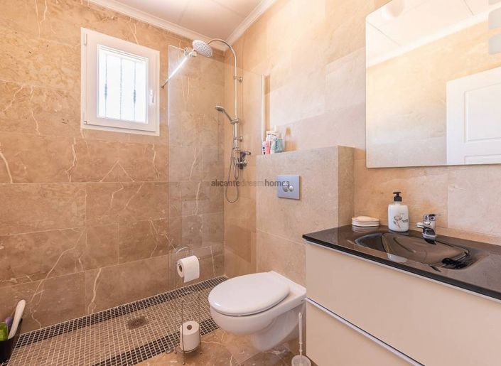 Image No.8-5 Bed Villa for sale