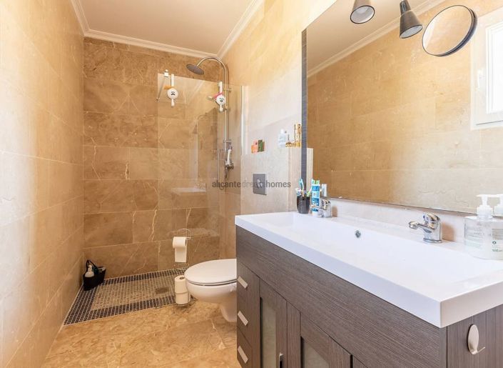 Image No.9-5 Bed Villa for sale