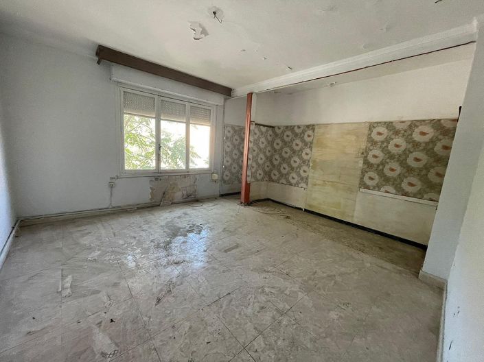 Image No.16-5 Bed Townhouse for sale