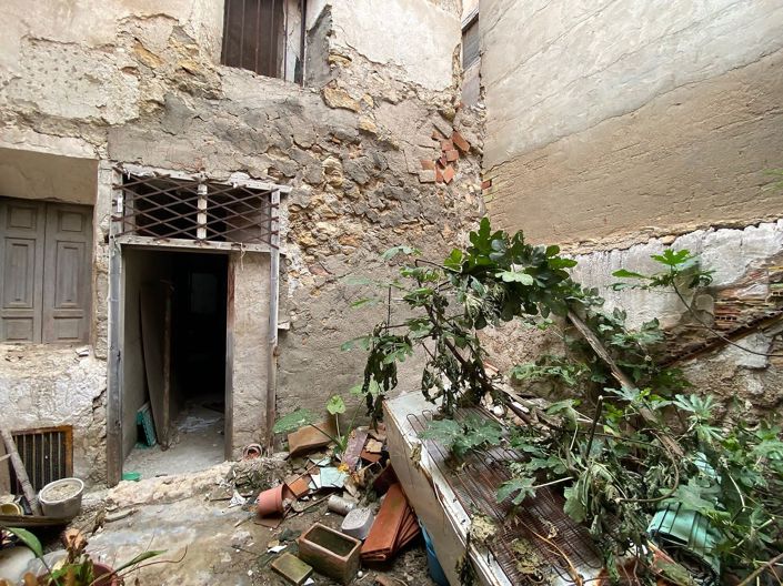 Image No.16-5 Bed Townhouse for sale