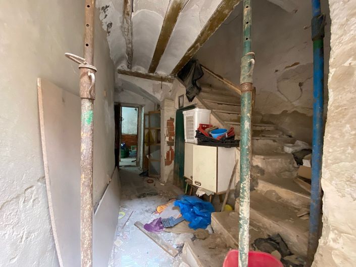 Image No.18-5 Bed Townhouse for sale