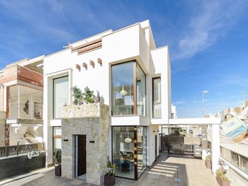 1 - Los Montesinos, Villa