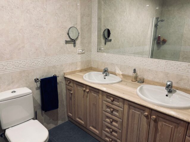 Image No.18-5 Bed Townhouse for sale