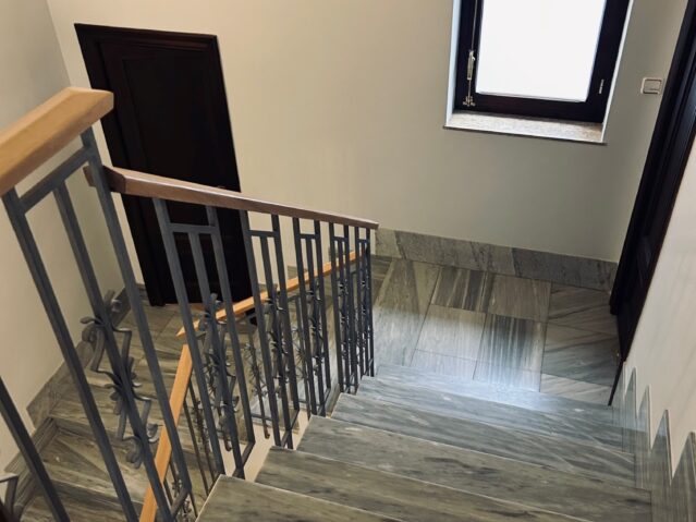 Image No.8-5 Bed Townhouse for sale