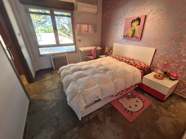 Image No.20-5 Bed Villa for sale