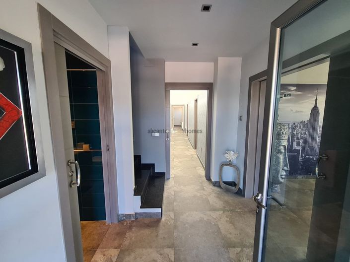 Image No.34-5 Bed Villa for sale