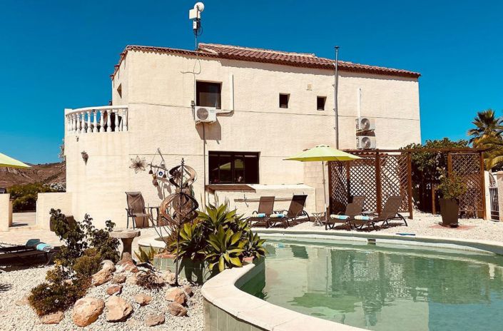 Image No.3-7 Bed Villa for sale