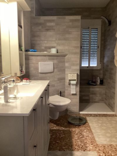 Image No.19-6 Bed Commercial for sale