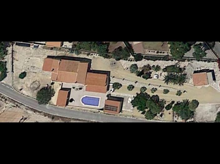 Image No.5-6 Bed Commercial for sale