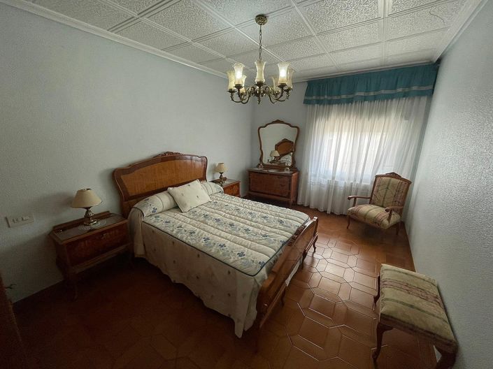 Image No.11-5 Bed Townhouse for sale