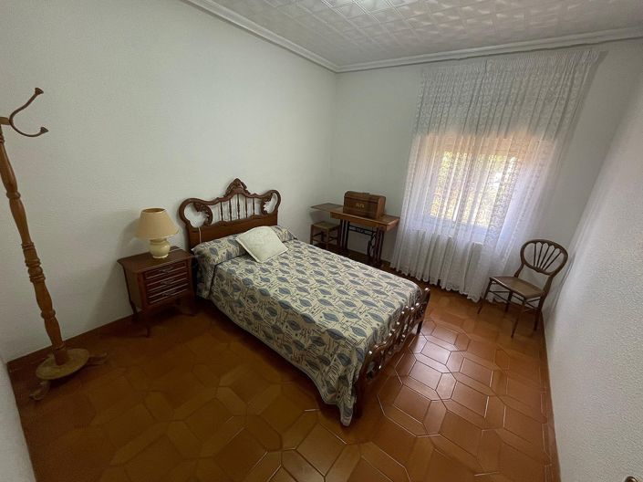 Image No.12-5 Bed Townhouse for sale