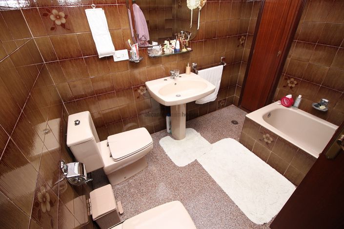 Image No.28-4 Bed Townhouse for sale