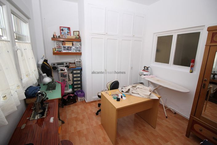 Image No.3-4 Bed Townhouse for sale