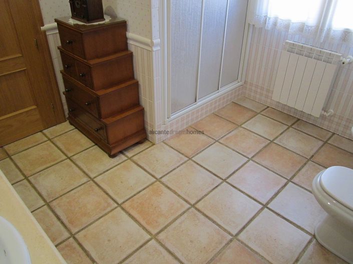 Image No.16-6 Bed Villa for sale