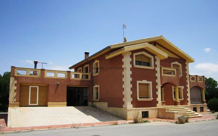 Image No.2-6 Bed Villa for sale