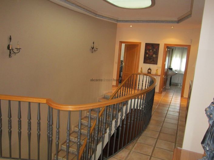 Image No.20-6 Bed Villa for sale