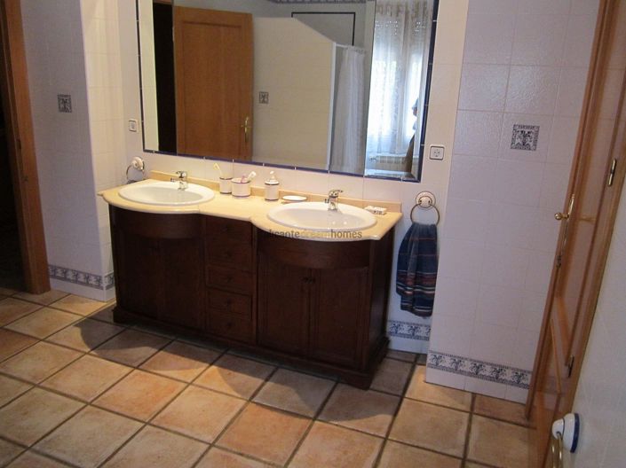 Image No.34-6 Bed Villa for sale