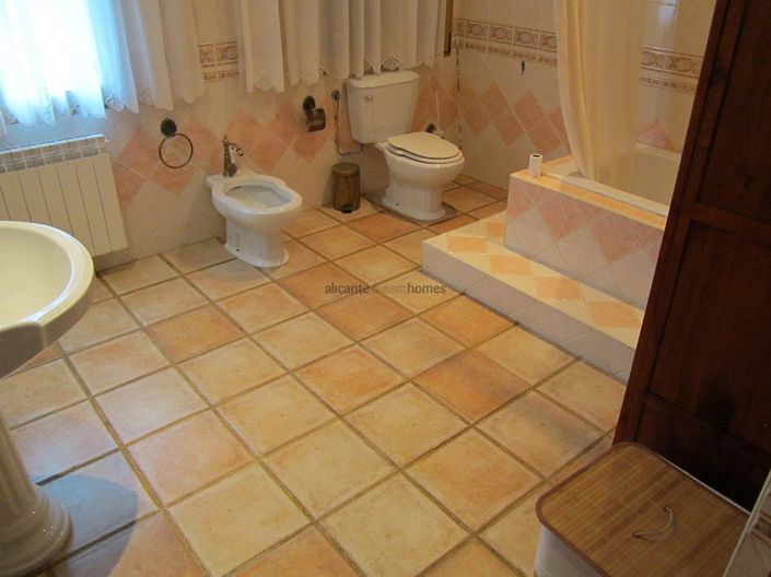 Image No.9-6 Bed Villa for sale