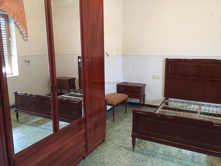 Image No.11-9 Bed Villa for sale