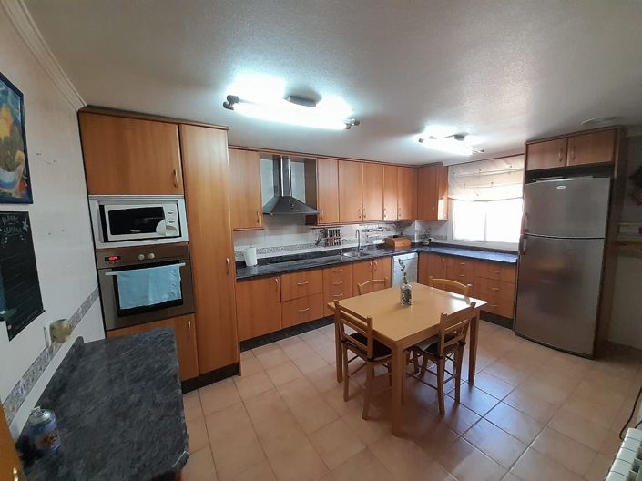 Image No.12-4 Bed Townhouse for sale