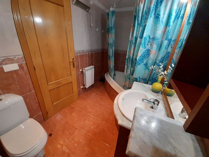 Image No.16-4 Bed Townhouse for sale