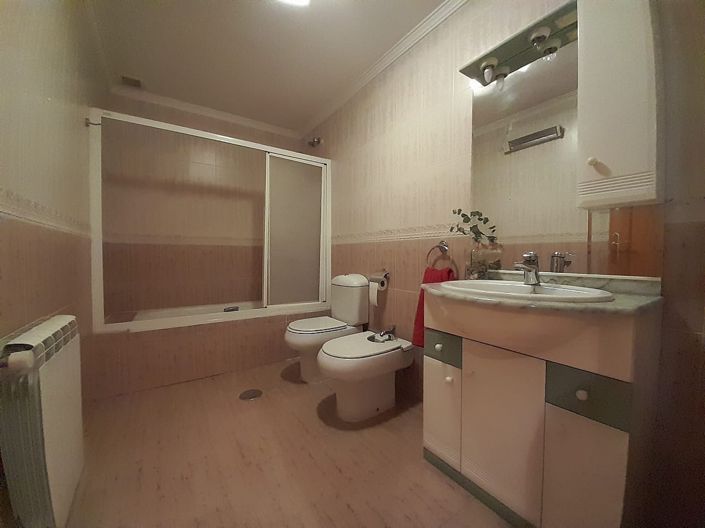 Image No.20-4 Bed Townhouse for sale