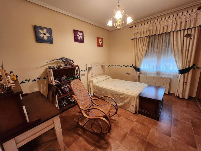 Image No.12-4 Bed Villa for sale