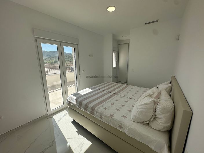 Image No.2-4 Bed Villa for sale