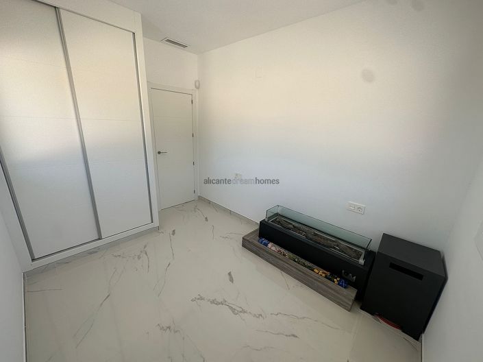 Image No.20-4 Bed Villa for sale