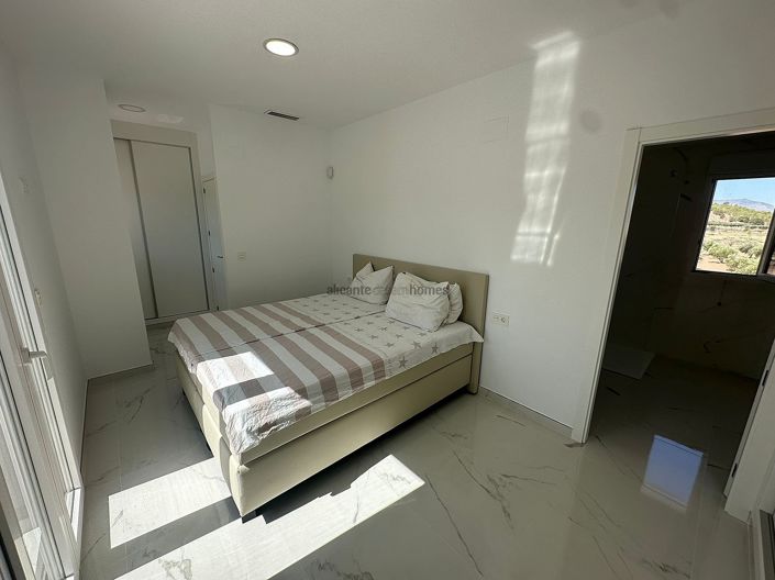 Image No.22-4 Bed Villa for sale