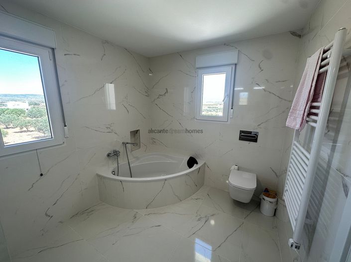 Image No.24-4 Bed Villa for sale