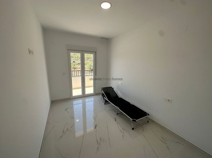 Image No.29-4 Bed Villa for sale