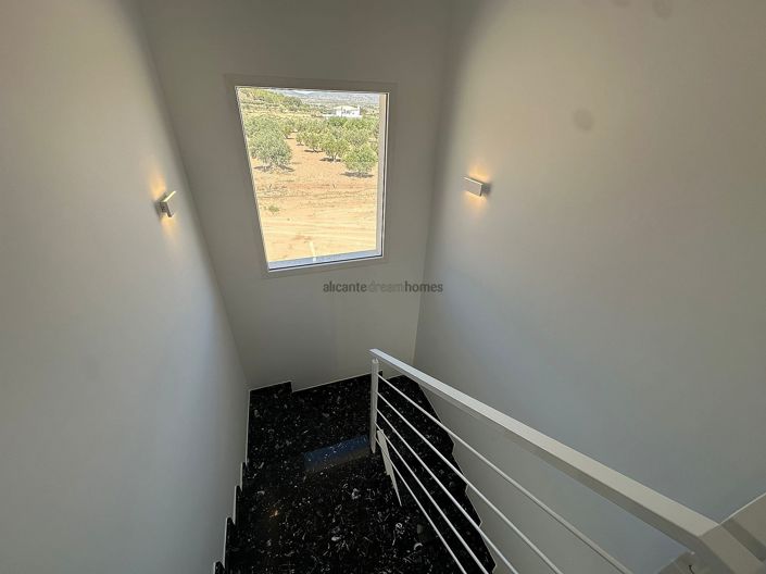 Image No.32-4 Bed Villa for sale