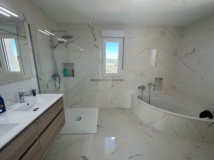 Image No.5-4 Bed Villa for sale